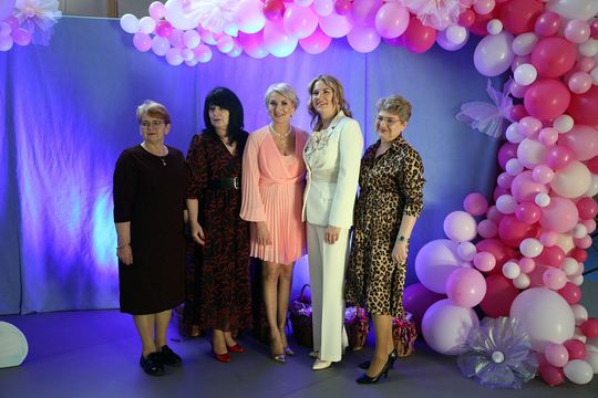 Dzień Kobiet w Leśniowicach. Pani bawiły się z zespołem Cookies Band cz. II [GALERIA ZDJĘĆ]