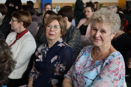 Dzień Kobiet w Leśniowicach. Pani bawiły się z zespołem Cookies Band cz. II [GALERIA ZDJĘĆ]