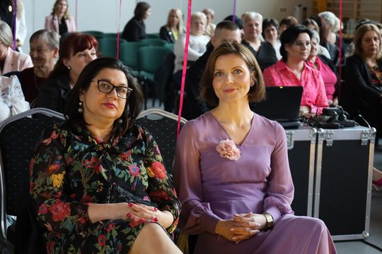 Dzień Kobiet w Leśniowicach. Pani bawiły się z zespołem Cookies Band cz. II [GALERIA ZDJĘĆ]