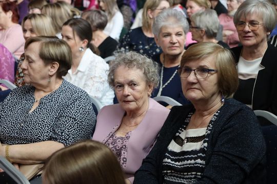 Dzień Kobiet w Leśniowicach. Pani bawiły się z zespołem Cookies Band cz. II [GALERIA ZDJĘĆ]
