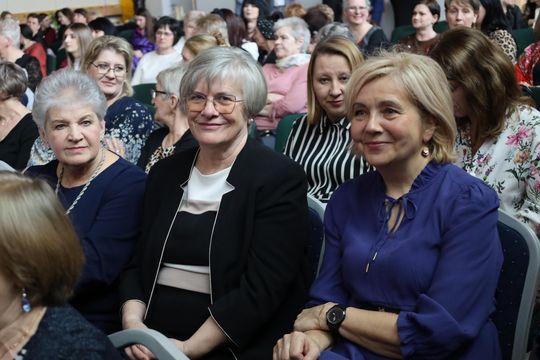 Dzień Kobiet w Leśniowicach. Pani bawiły się z zespołem Cookies Band cz. II [GALERIA ZDJĘĆ]