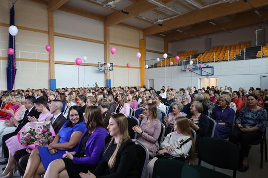 Dzień Kobiet w Leśniowicach. Pani bawiły się z zespołem Cookies Band cz. II [GALERIA ZDJĘĆ]