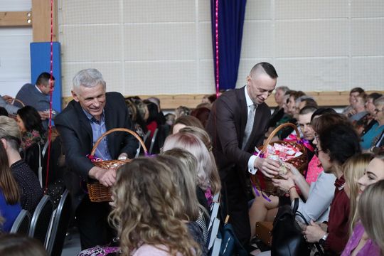 Dzień Kobiet w Leśniowicach. Pani bawiły się z zespołem Cookies Band cz. II [GALERIA ZDJĘĆ]