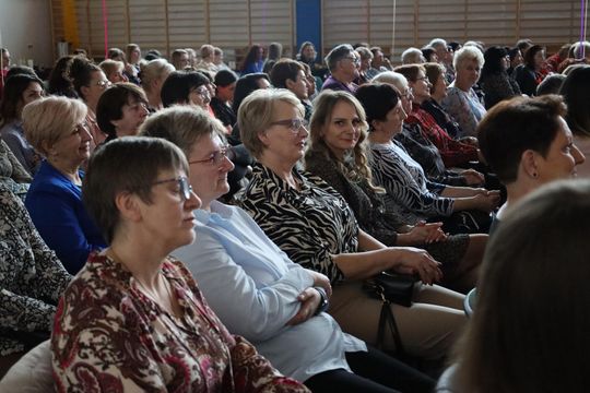Dzień Kobiet w Leśniowicach. Pani bawiły się z zespołem Cookies Band cz. II [GALERIA ZDJĘĆ]