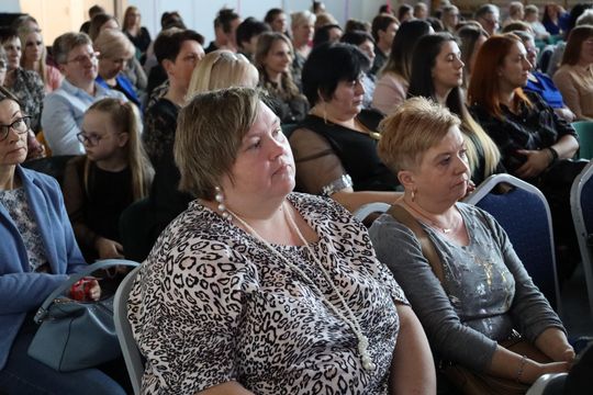 Dzień Kobiet w Leśniowicach. Pani bawiły się z zespołem Cookies Band cz. II [GALERIA ZDJĘĆ]