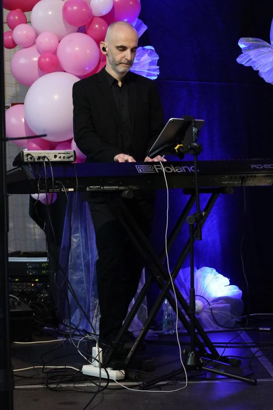 Dzień Kobiet w Leśniowicach. Pani bawiły się z zespołem Cookies Band cz. II [GALERIA ZDJĘĆ]