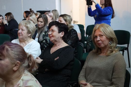 Dzień Kobiet w Leśniowicach. Pani bawiły się z zespołem Cookies Band cz. II [GALERIA ZDJĘĆ]