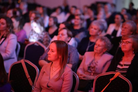 Dzień Kobiet w Leśniowicach. Pani bawiły się z zespołem Cookies Band cz. II [GALERIA ZDJĘĆ]