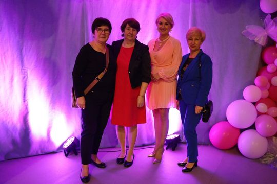 Dzień Kobiet w Leśniowicach. Pani bawiły się z zespołem Cookies Band cz. II [GALERIA ZDJĘĆ]