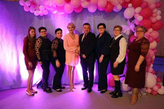 Dzień Kobiet w Leśniowicach. Pani bawiły się z zespołem Cookies Band cz. II [GALERIA ZDJĘĆ]