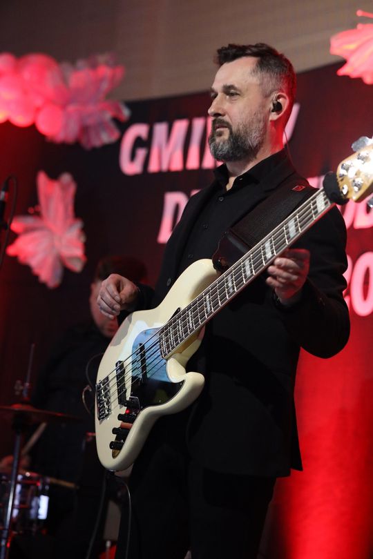 Dzień Kobiet w Leśniowicach. Pani bawiły się z zespołem Cookies Band cz. II [GALERIA ZDJĘĆ]