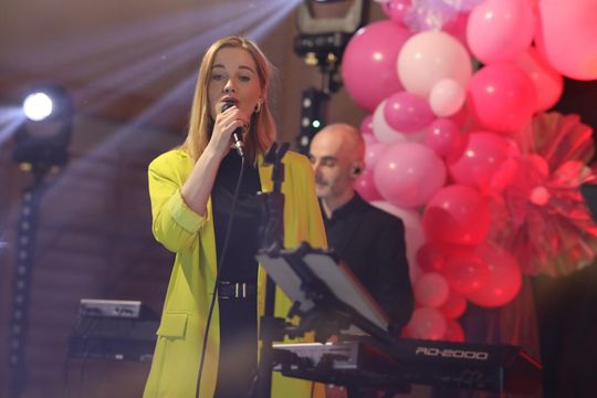 Dzień Kobiet w Leśniowicach. Pani bawiły się z zespołem Cookies Band cz. II [GALERIA ZDJĘĆ]