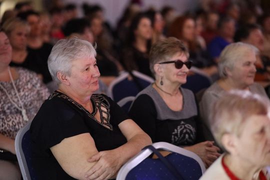 Dzień Kobiet w Leśniowicach. Pani bawiły się z zespołem Cookies Band cz. II [GALERIA ZDJĘĆ]