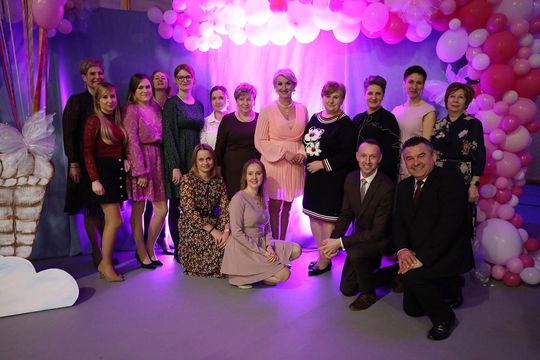 Dzień Kobiet w Leśniowicach. Pani bawiły się z zespołem Cookies Band cz. II [GALERIA ZDJĘĆ]