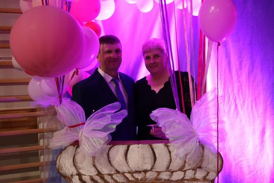 Dzień Kobiet w Leśniowicach. Pani bawiły się z zespołem Cookies Band cz. II [GALERIA ZDJĘĆ]