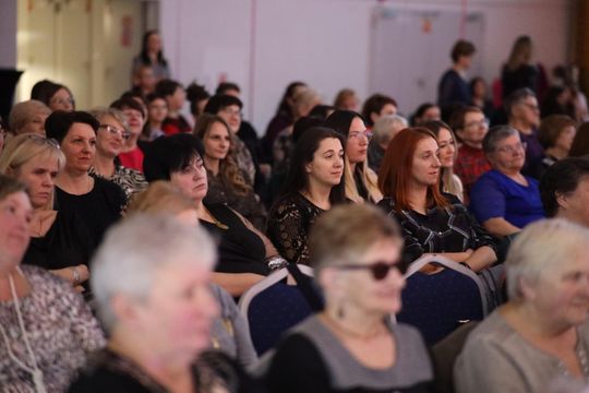 Dzień Kobiet w Leśniowicach. Pani bawiły się z zespołem Cookies Band cz. II [GALERIA ZDJĘĆ]