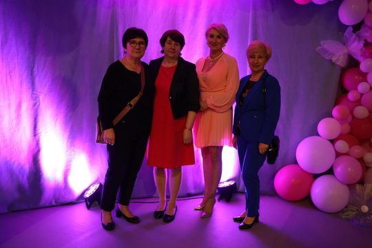 Dzień Kobiet w Leśniowicach. Pani bawiły się z zespołem Cookies Band cz. II [GALERIA ZDJĘĆ]