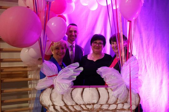 Dzień Kobiet w Leśniowicach. Pani bawiły się z zespołem Cookies Band cz. II [GALERIA ZDJĘĆ]