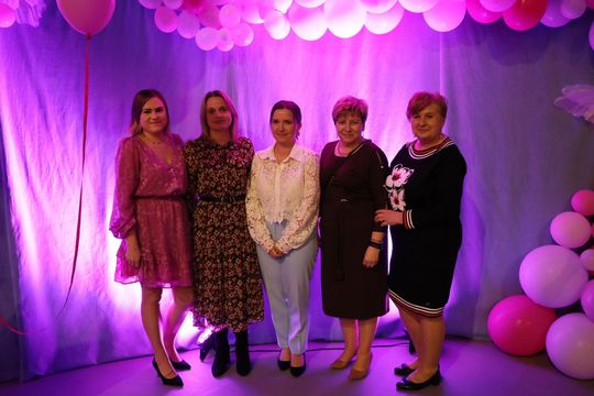 Dzień Kobiet w Leśniowicach. Pani bawiły się z zespołem Cookies Band cz. II [GALERIA ZDJĘĆ]