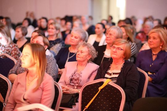 Dzień Kobiet w Leśniowicach. Pani bawiły się z zespołem Cookies Band cz. II [GALERIA ZDJĘĆ]