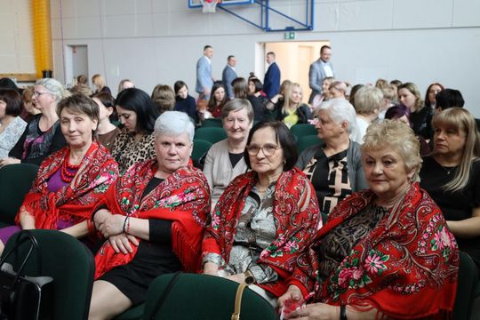 Dzień Kobiet w Leśniowicach. Pani bawiły się z zespołem Cookies Band cz. II [GALERIA ZDJĘĆ]