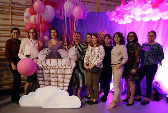 Dzień Kobiet w Leśniowicach. Pani bawiły się z zespołem Cookies Band cz. II [GALERIA ZDJĘĆ]