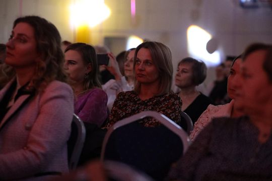 Dzień Kobiet w Leśniowicach. Pani bawiły się z zespołem Cookies Band cz. II [GALERIA ZDJĘĆ]