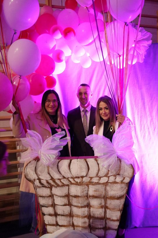 Dzień Kobiet w Leśniowicach. Pani bawiły się z zespołem Cookies Band cz. II [GALERIA ZDJĘĆ]