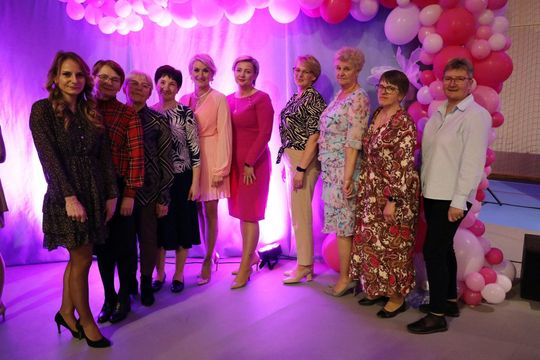 Dzień Kobiet w Leśniowicach. Pani bawiły się z zespołem Cookies Band cz. II [GALERIA ZDJĘĆ]