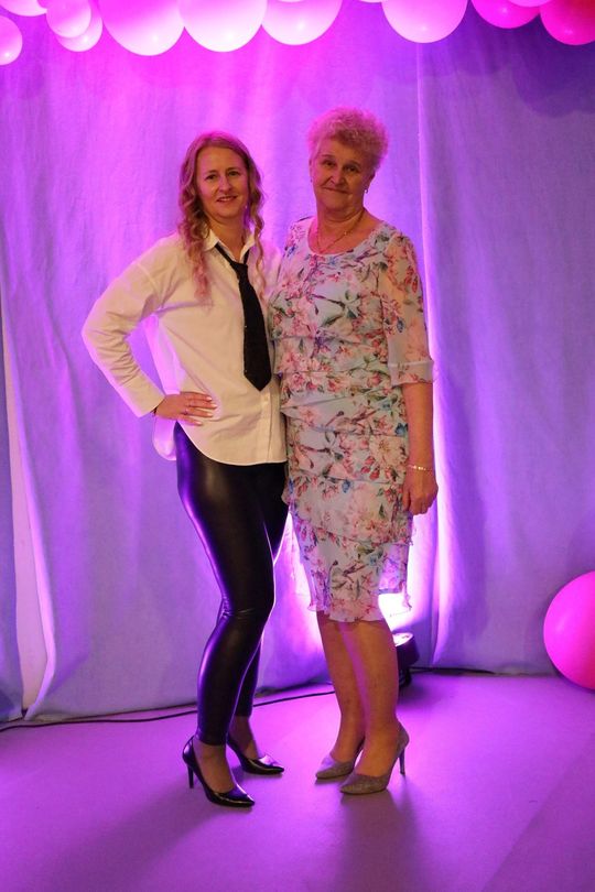 Dzień Kobiet w Leśniowicach. Pani bawiły się z zespołem Cookies Band cz. II [GALERIA ZDJĘĆ]