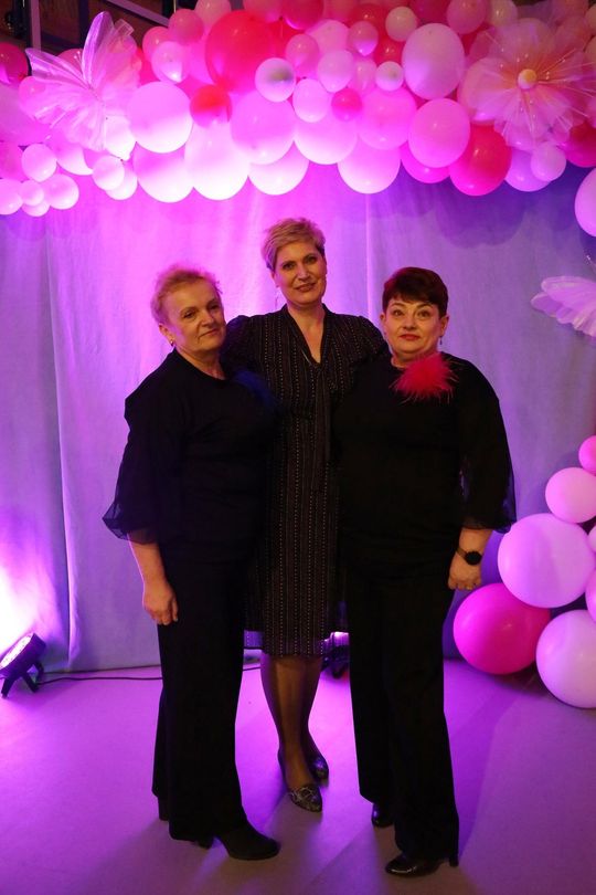 Dzień Kobiet w Leśniowicach. Pani bawiły się z zespołem Cookies Band cz. II [GALERIA ZDJĘĆ]