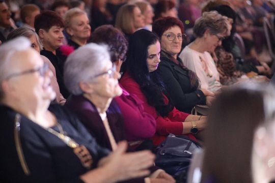 Dzień Kobiet w Leśniowicach. Pani bawiły się z zespołem Cookies Band cz. II [GALERIA ZDJĘĆ]
