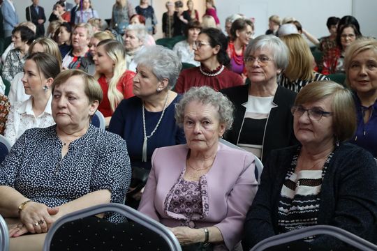 Dzień Kobiet w Leśniowicach. Pani bawiły się z zespołem Cookies Band cz. II [GALERIA ZDJĘĆ]