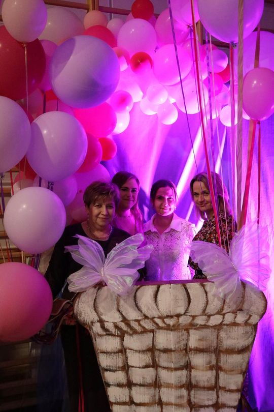 Dzień Kobiet w Leśniowicach. Pani bawiły się z zespołem Cookies Band cz. II [GALERIA ZDJĘĆ]