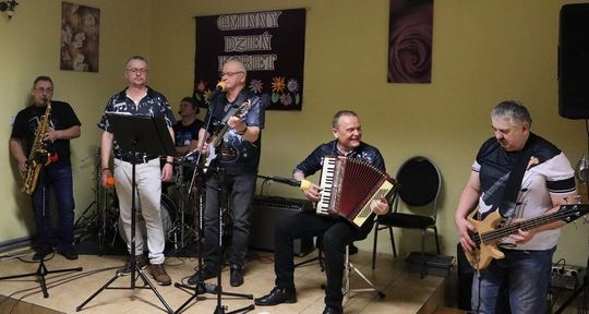 Gm. Białopole. Gminny Dzień Kobiet w świetlicy w Raciborowicach–Kolonii [GALERIA ZDJĘĆ]