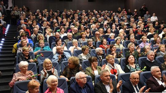 Krasnystaw. Wyjątkowy spektakl „A Babę Stworzył Bóg” [GALERIA ZDJĘĆ]