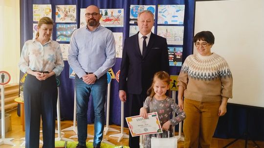 Chełm. Podsumowanie rodzinnego konkursu plastycznego „Bezpieczne ferie na drodze”
