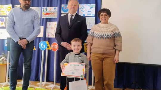 Chełm. Podsumowanie rodzinnego konkursu plastycznego „Bezpieczne ferie na drodze”