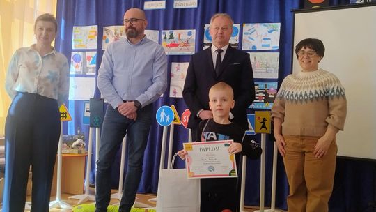 Chełm. Podsumowanie rodzinnego konkursu plastycznego „Bezpieczne ferie na drodze”