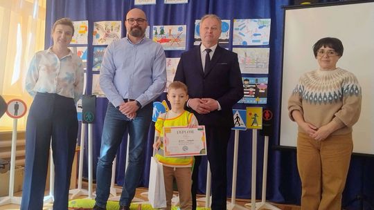 Chełm. Podsumowanie rodzinnego konkursu plastycznego „Bezpieczne ferie na drodze”