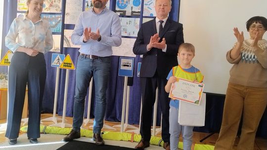 Chełm. Podsumowanie rodzinnego konkursu plastycznego „Bezpieczne ferie na drodze”