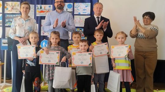 Chełm. Podsumowanie rodzinnego konkursu plastycznego „Bezpieczne ferie na drodze”