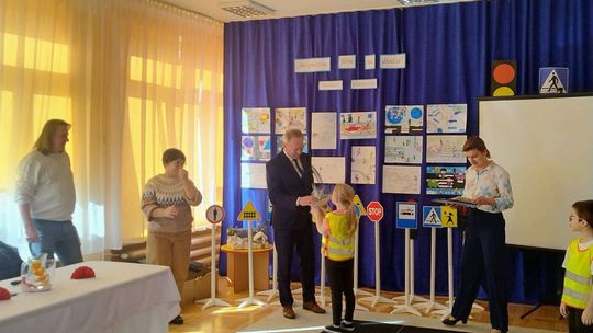 Chełm. Podsumowanie rodzinnego konkursu plastycznego „Bezpieczne ferie na drodze”