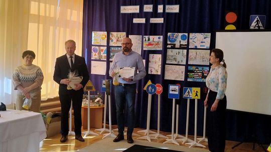 Chełm. Podsumowanie rodzinnego konkursu plastycznego „Bezpieczne ferie na drodze”
