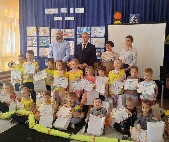 Chełm. Podsumowanie rodzinnego konkursu plastycznego „Bezpieczne ferie na drodze” Chełm. Podsumowanie rodzinnego konkursu plastycznego „Bezpieczne ferie na drodze”