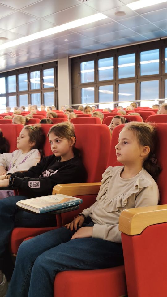 Spotkanie z Cezarym Harasimowiczem w Chełmskiej Bibliotece Publicznej [GALERIA ZDJĘĆ]