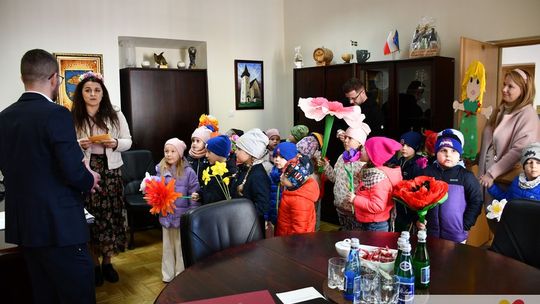 Przedszkolaki w Urzędzie Miasta Krasnystaw [GALERIA ZDJĘĆ]