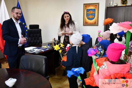 Przedszkolaki w Urzędzie Miasta Krasnystaw [GALERIA ZDJĘĆ]