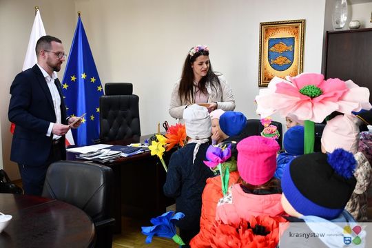 Przedszkolaki w Urzędzie Miasta Krasnystaw [GALERIA ZDJĘĆ]
