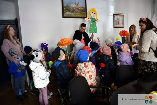 Przedszkolaki w Urzędzie Miasta Krasnystaw [GALERIA ZDJĘĆ]
